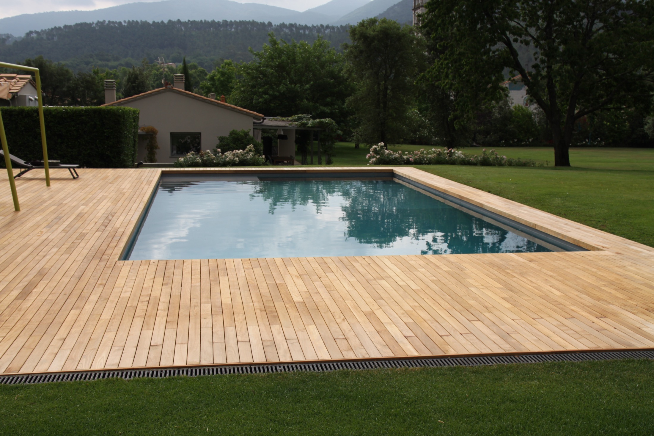 Deck piscina in teak per esterni